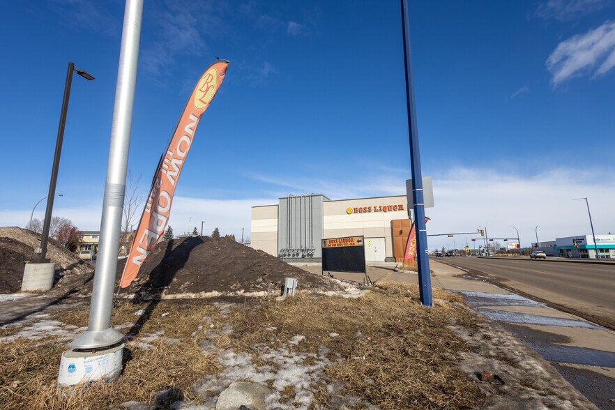 More Photos Of 5811 132, Edmonton Storefront For Sale