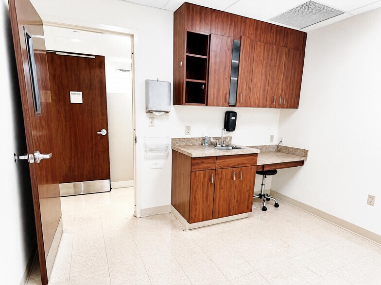 More Photos Of 2630 Holme Ave, Philadelphia Medical For Sale