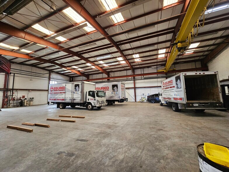 More Photos Of 22530 S Center Rd, Frankfort Warehouse For Lease