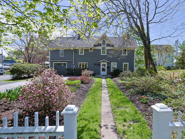 More Photos Of 19 Hill St, Goshen Office For Sale