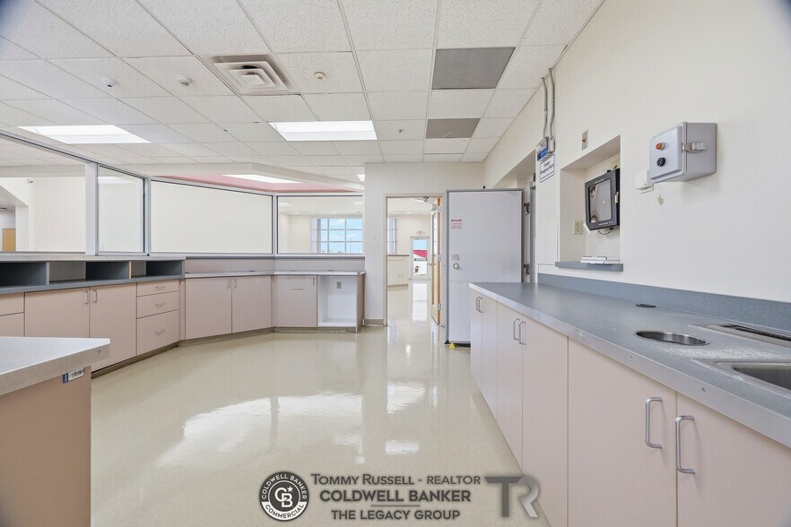 More Photos Of 733 Landmark Dr, Casper Medical For Sale