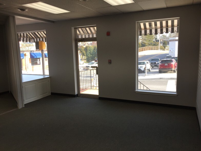 More Photos Of 28 Liberty St, Westminster Apartments For Lease