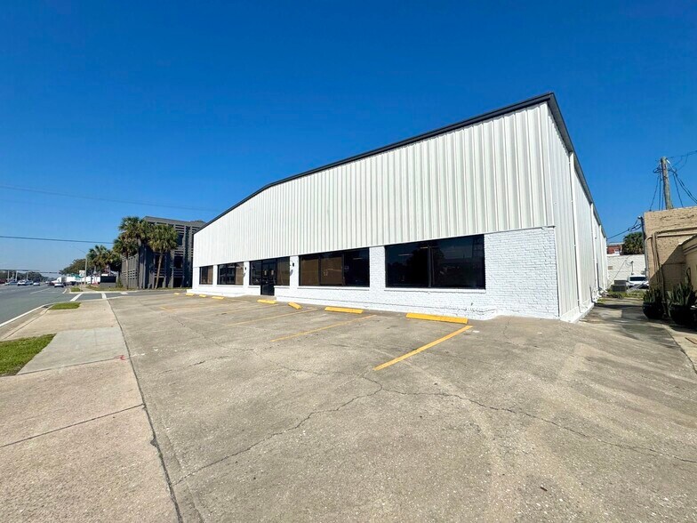 More Photos Of 131 W Duval St, Lake City Storefront Retail Office For Lease