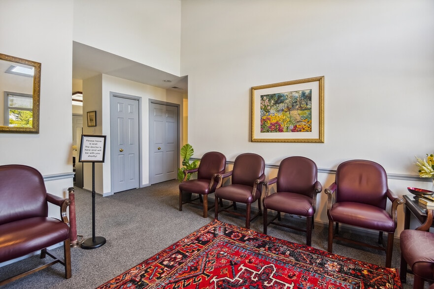 More Photos Of 10520 Warwick Ave, Fairfax Medical For Sale