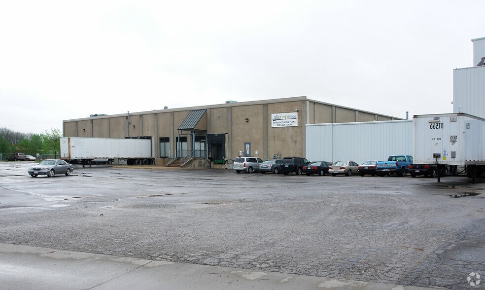 More Photos Of 800-810 E 10th St, Lawrence Flex For Sale