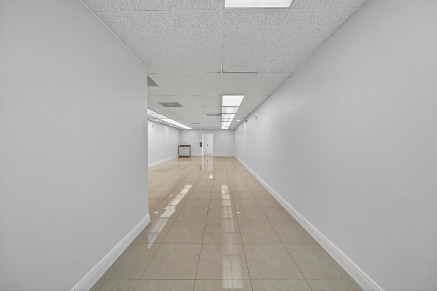 More Photos Of 1750 E Commercial Blvd, Fort Lauderdale Storefront For Lease