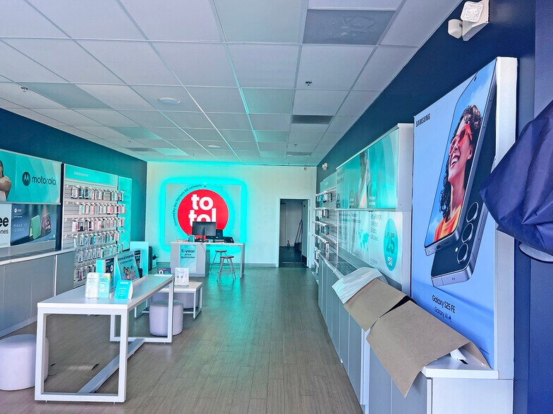 More Photos Of 7221-7239 Van Nuys Blvd, Van Nuys Unknown For Lease