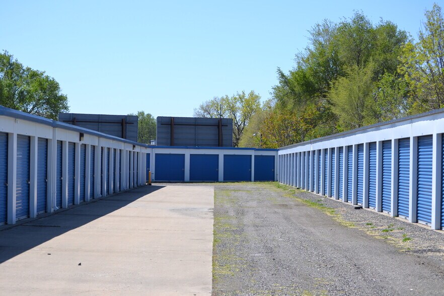More Photos Of 1001 W Market St, Bloomington Self Storage For Sale