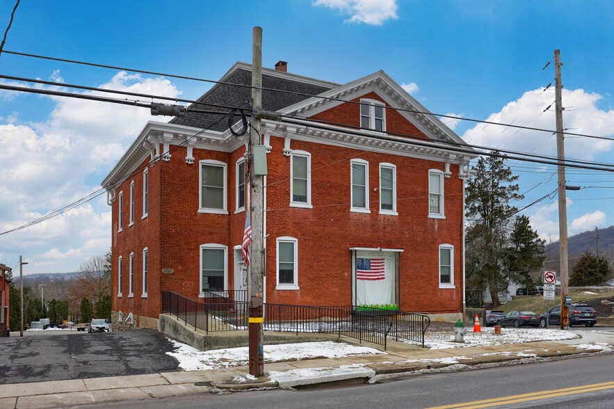 Primary Photo Of 3540 Saint Lawrence Ave, Reading Loft Creative Space For Sale