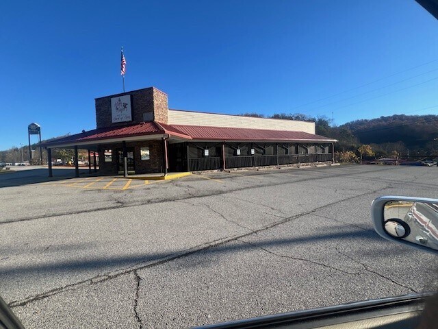 More Photos Of 109 Crossings Mall, Elkview Restaurant For Lease