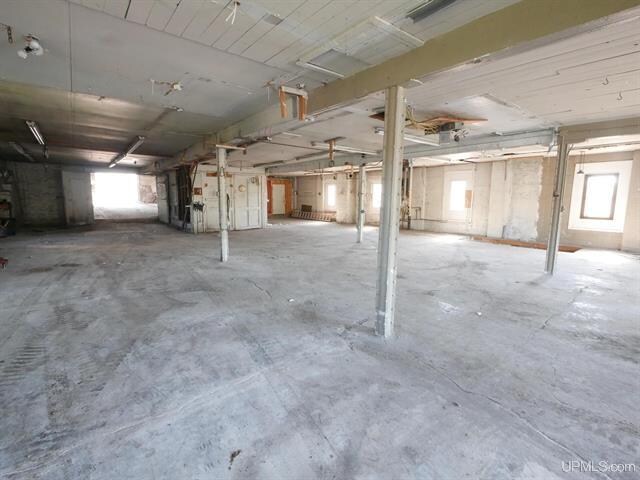 More Photos Of 407 W Memorial Dr, Houghton Freestanding For Sale