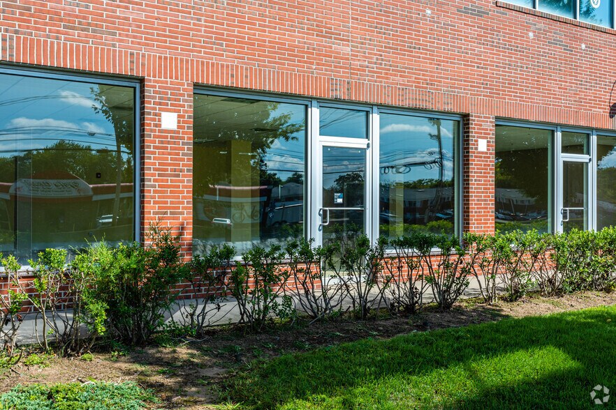 More Photos Of 108 US Highway 46 W, Parsippany Storefront Retail Office For Lease