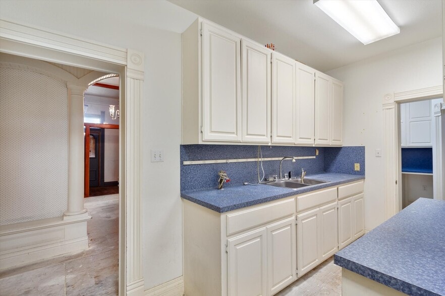 More Photos Of 321 L B J dr, San Marcos Office For Sale