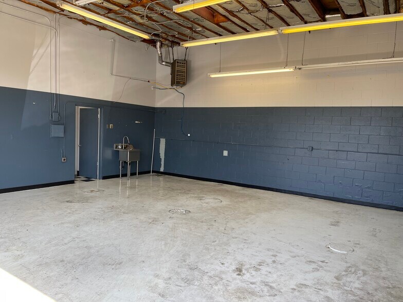 More Photos Of 2621 Pico Blvd, Santa Monica Storefront Retail Office For Lease
