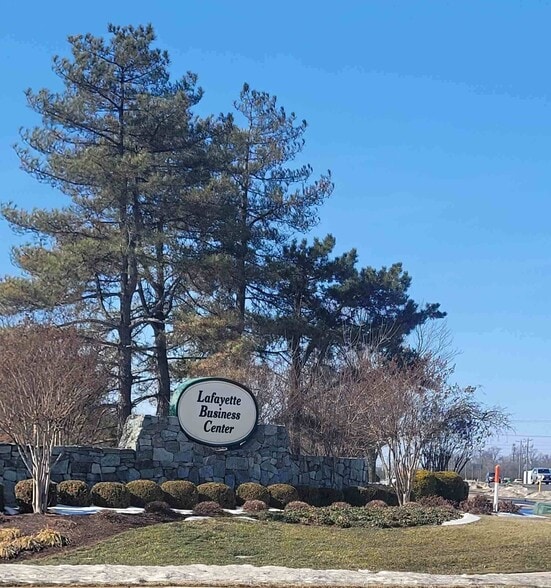 More Photos Of 4229 Lafayette Center Dr, Chantilly Business Park For Sale