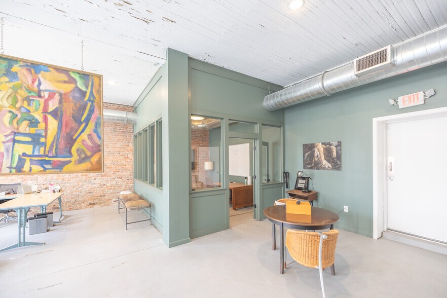 More Photos Of 220 Whitaker St, Savannah Storefront For Sale