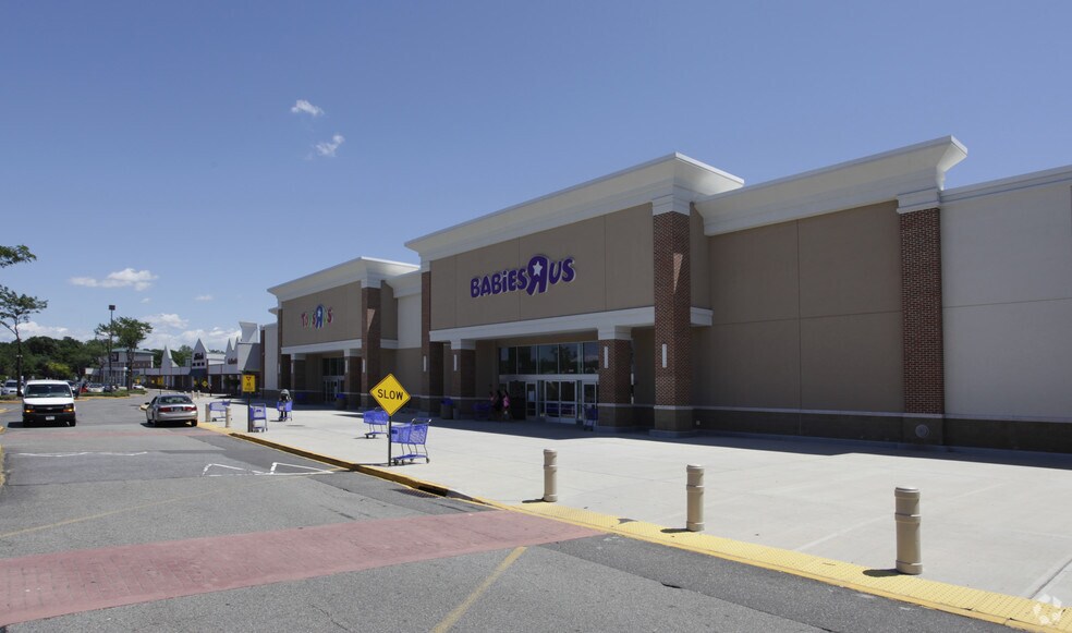 More Photos Of 3956-4099 Middle Country Rd, Lake Grove Unknown For Lease