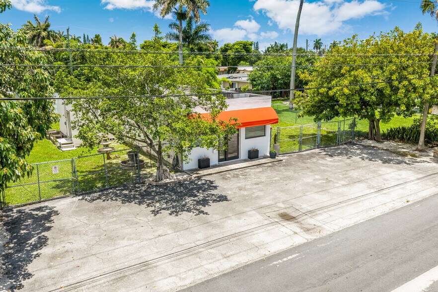 More Photos Of 126 NE 1st Ave, Dania Beach Office For Sale