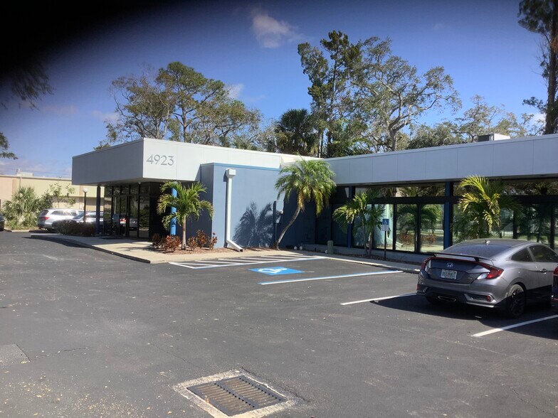 More Photos Of 4923 W Cypress St, Tampa Office For Lease
