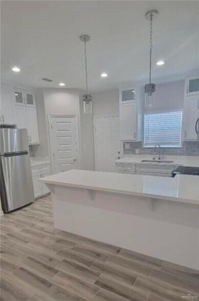 More Photos Of 1702 Playa Dr, Weslaco Apartments For Sale