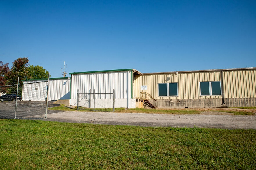 More Photos Of 1630 N Eldon Ave, Springfield Unknown For Lease