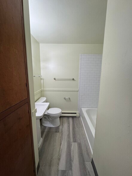 More Photos Of 610 W Poplar St, Zionsville Apartments For Sale