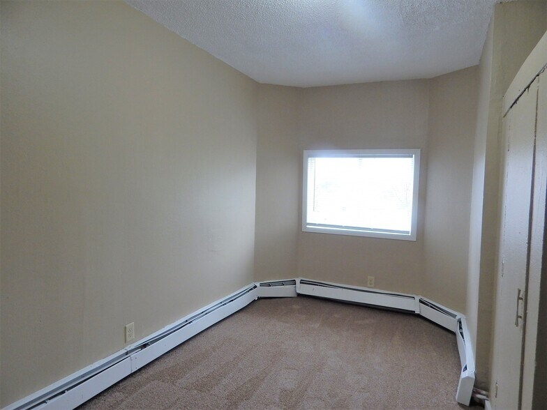 More Photos Of 953 Desoto St, Saint Paul Apartments For Sale