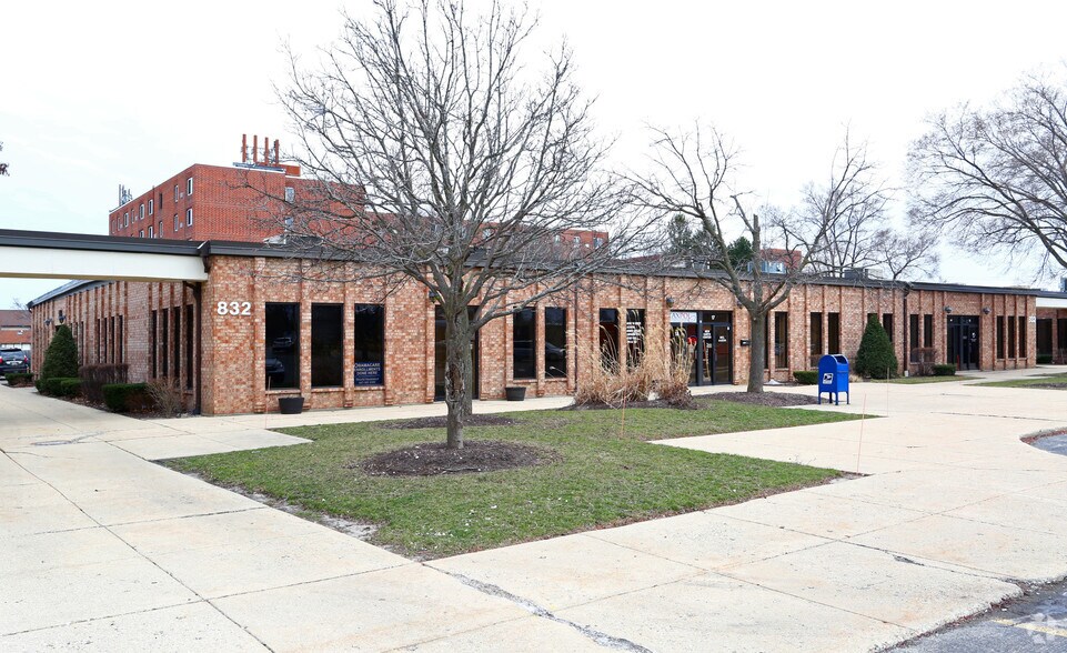 Primary Photo Of 832 E Rand Rd, Mount Prospect Office For Sale
