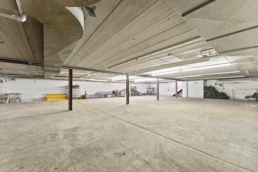 More Photos Of 7560 Macomb St, Grosse Ile Storefront Retail Office For Sale