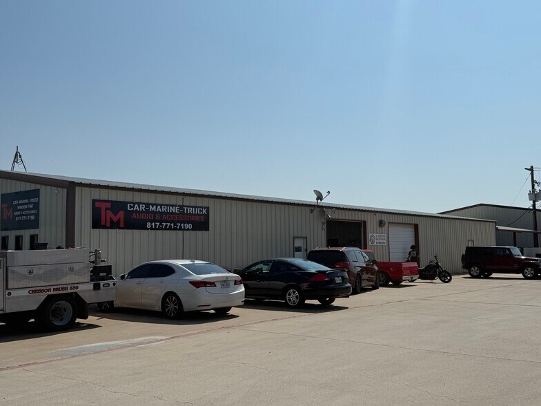 More Photos Of 5435 Old Granbury Rd, Granbury Unknown For Lease