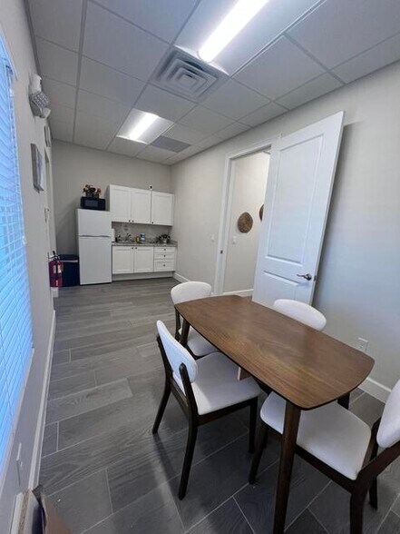 More Photos Of 3165 Suntree Blvd, Rockledge Office For Lease