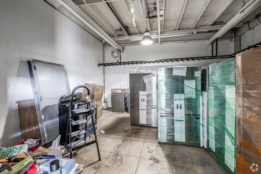 More Photos Of 4933 San Leandro St, Oakland Warehouse For Lease