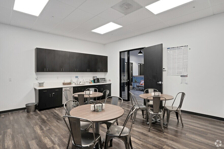 More Photos Of 324-328 S Myrtle Ave, Monrovia Office For Sale