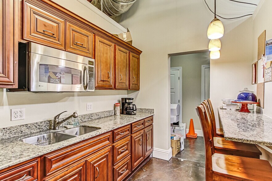 More Photos Of 1334 Walnut St, Jacksonville Office For Sale