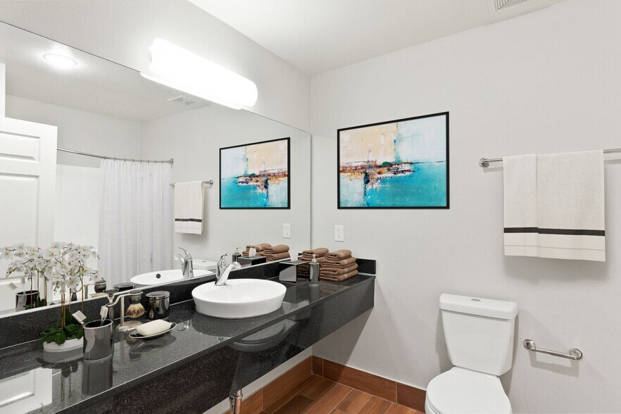 More Photos Of 330 Mar Vista Dr, Vista Apartments For Sale