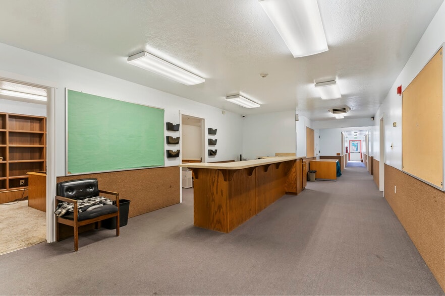 More Photos Of 2182 N Hill Field Rd, Layton Storefront Retail Office For Lease