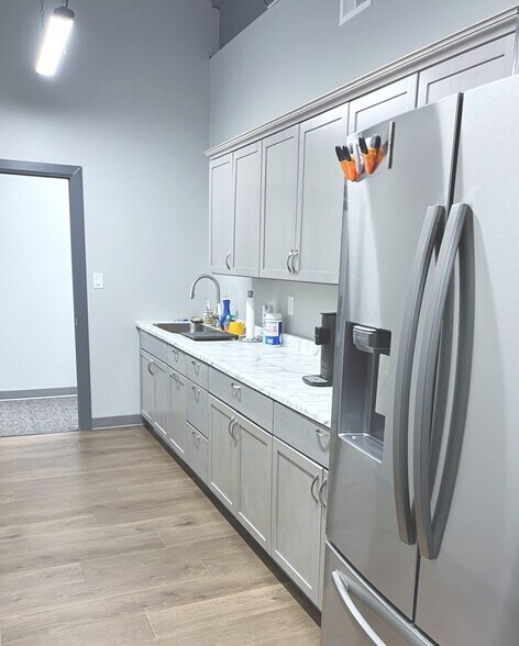 More Photos Of 1000 73rd St, West Des Moines Medical For Sale