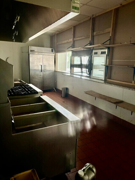 More Photos Of 5617 Mccart Ave, Fort Worth Service Station For Lease
