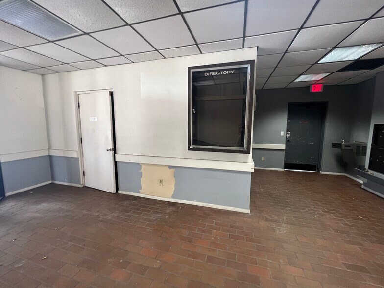 More Photos Of 420 Tamiami Trl S, Venice Medical For Sale
