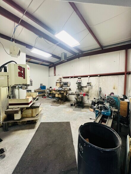 More Photos Of 590 N Main St, Leeds Manufacturing For Sale