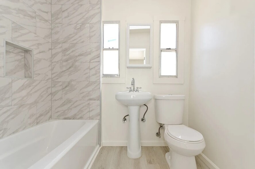 More Photos Of 536 W 48th St, Los Angeles Apartments For Sale