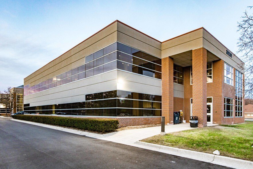 More Photos Of 30201 Orchard Lake Rd, Farmington Hills Office For Sale