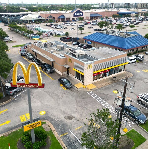 More Photos Of 8715 West Loop S, Houston Unknown For Lease