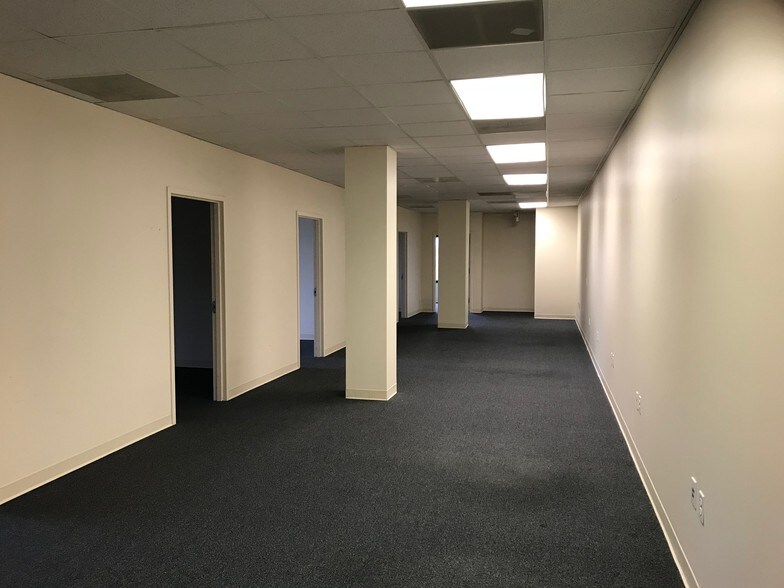 More Photos Of 1110-1118 Herndon Pky, Herndon Office For Lease