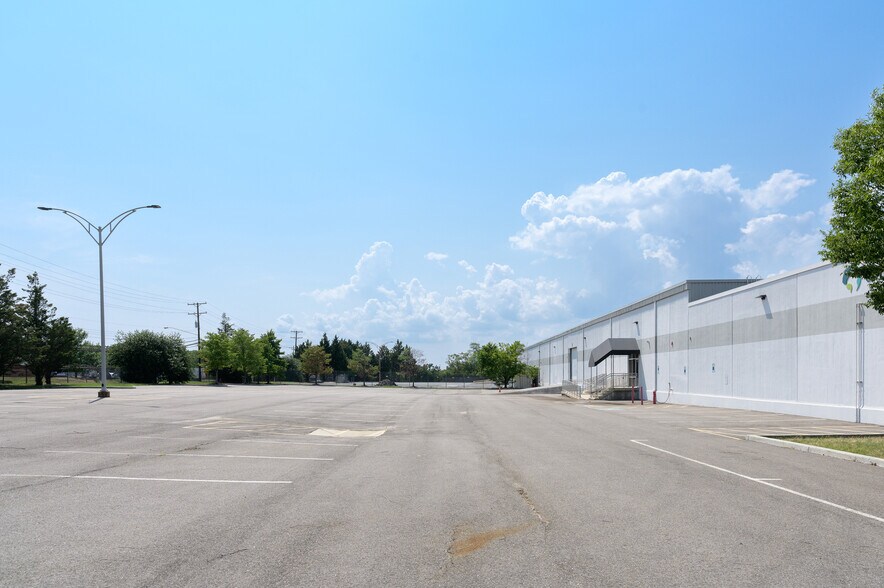 More Photos Of 6100 Columbia Park Rd, Landover Warehouse For Lease