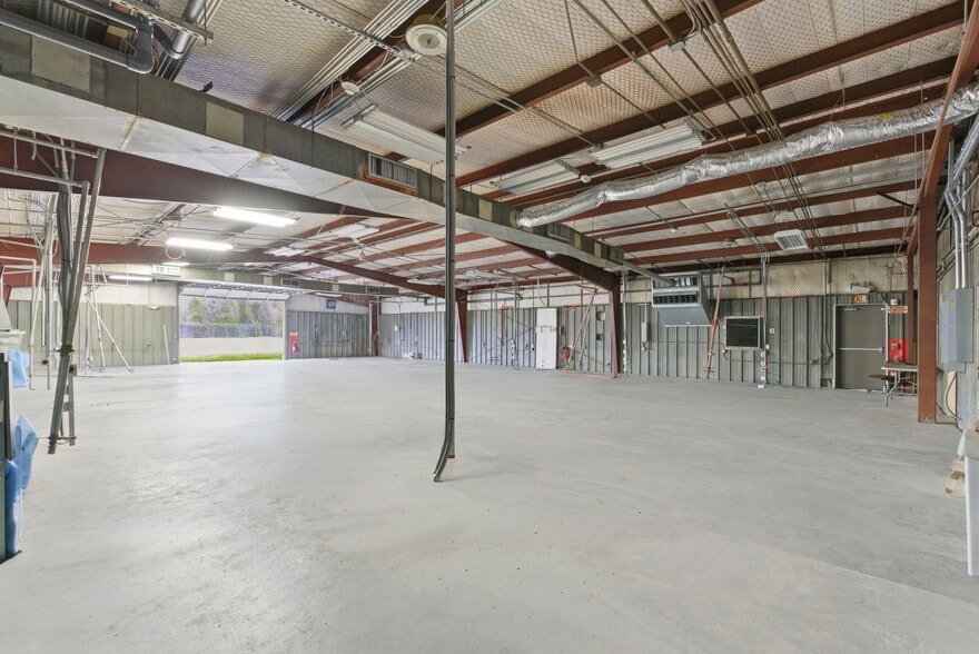 More Photos Of 13025 Fadeway ln, Houston Industrial For Lease