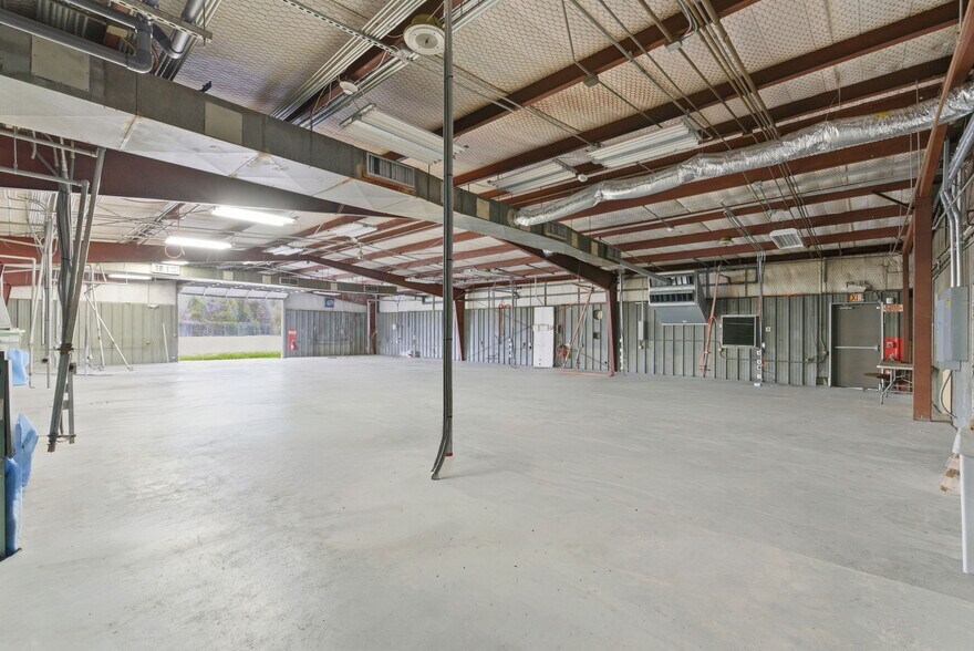 More Photos Of 13025 Fadeway ln, Houston Industrial For Lease