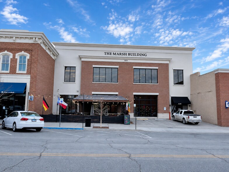 Primary Photo Of 623 Massachusetts St, Lawrence Freestanding For Lease