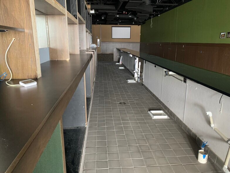 More Photos Of 2051-2325 18 Mile Rd, Sterling Heights Freestanding For Lease