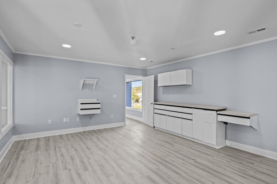 More Photos Of 208 Penny Ln, Morehead City Medical For Sale